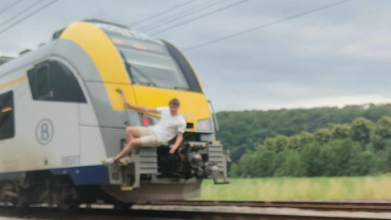 “Tarzan” grabbed a train for a “reckless stunt”: a man scares the conductors’ union
