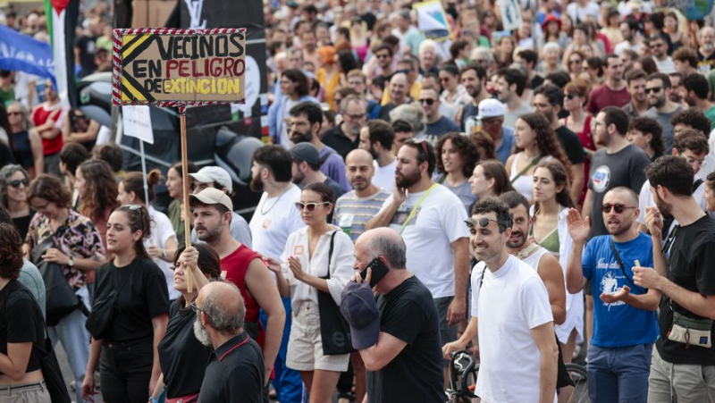 "That&#39;s enough !" : Barcelonans in the streets to put limits on tourism