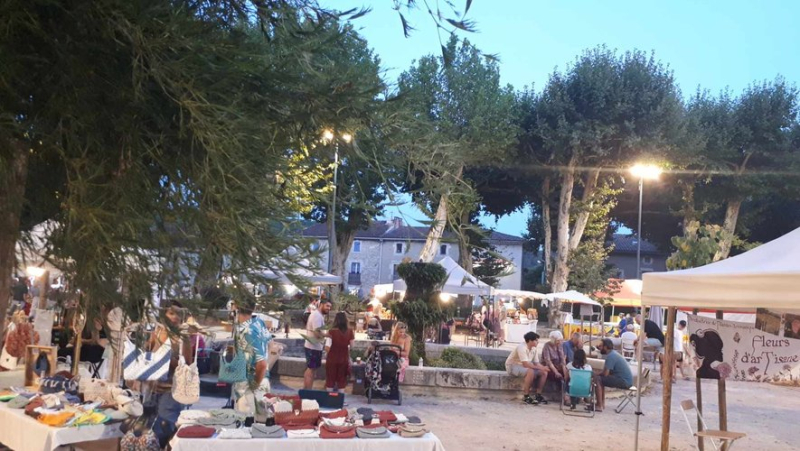 By exhibiting the artisanal, agricultural and artistic wealth of the region, the Goudargues night market is enjoying “growing success”