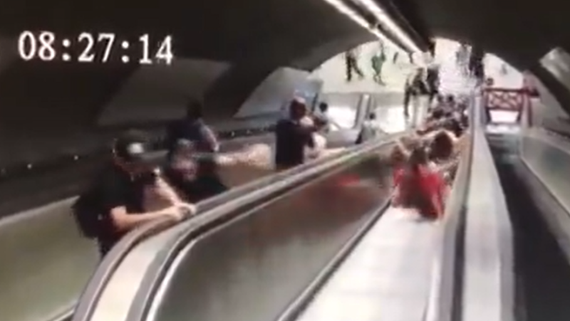 VIDEO. Escalator goes crazy and suddenly changes direction during rush hour: 11 injured