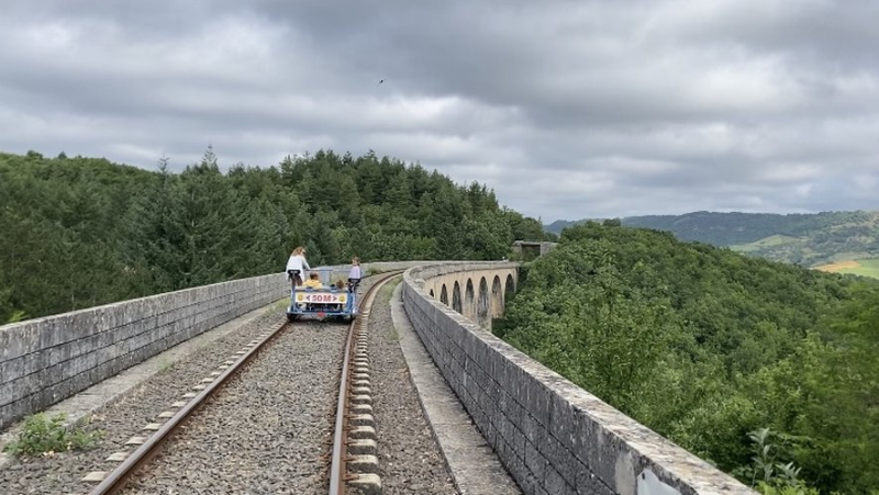 Immediate boarding of the Vélo Rail to the enchanting landscapes of Larzac