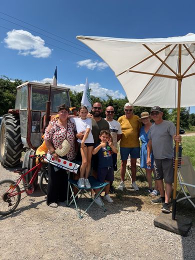 16e étape Gruissan-Nîmes : Le Tour de France enflamme Vergèze sous un soleil brûlant !