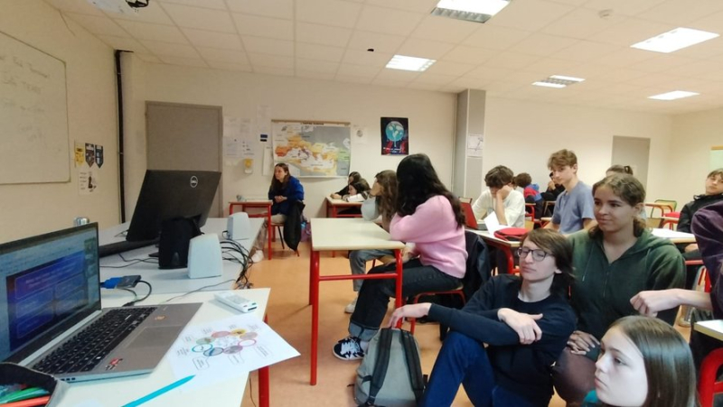 eTwinning abolishes borders and brings together students from Mende, Greece and Italy on the same project