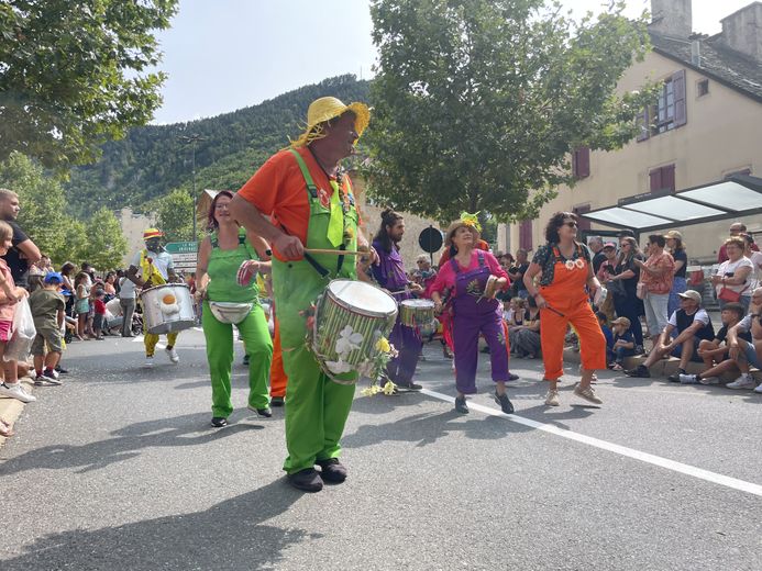 Les Grandes Fêtes de Mende apportent de la joie et de la couleur dans les rues de la ville