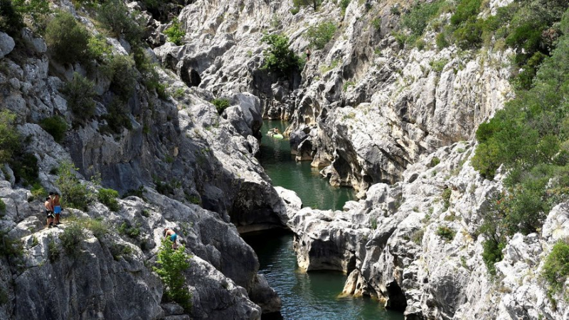 Hérault Valley: Man Hits Rock with Head After Jumping Several Meters into River