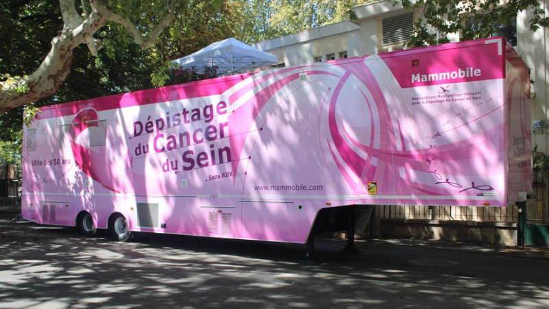 The mammobile is passing through the town of Lunel