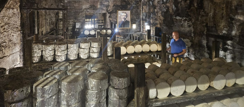 In Roquefort-sur-Soulzon, the Gabriel Coulet house has been perpetuating the legend of the king of cheeses for five generations