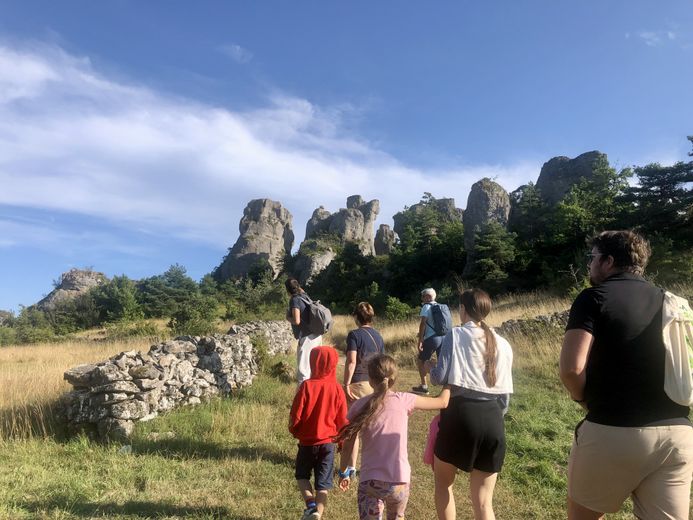 Walk to the Roquesaltes farm, on the Causse Noir, moments of sharing between visitors and the rural world