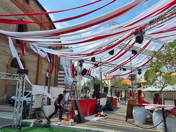 Béziers Fair 2024: Already a lot of red and white to dress the Alleys