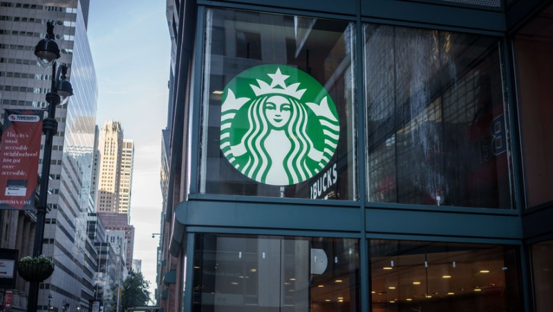 He plans to fly to the office by private jet: Starbucks&#39; new boss has already caused outrage on the web, just appointed