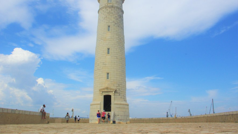 Tarifs, horaires, hauteur... Monument emblématique de Sète, le phare Saint-Louis se visite tout l'été