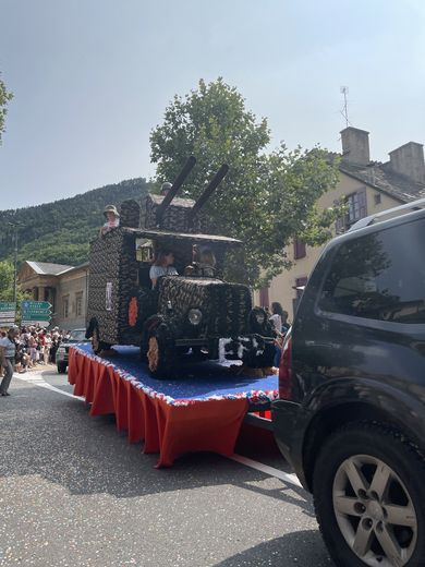 Les Grandes Fêtes de Mende apportent de la joie et de la couleur dans les rues de la ville