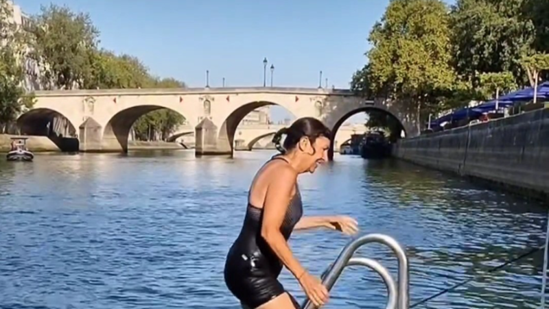 Anne Hidalgo swims in the Seine again on the eve of the opening of the Paralympic Games