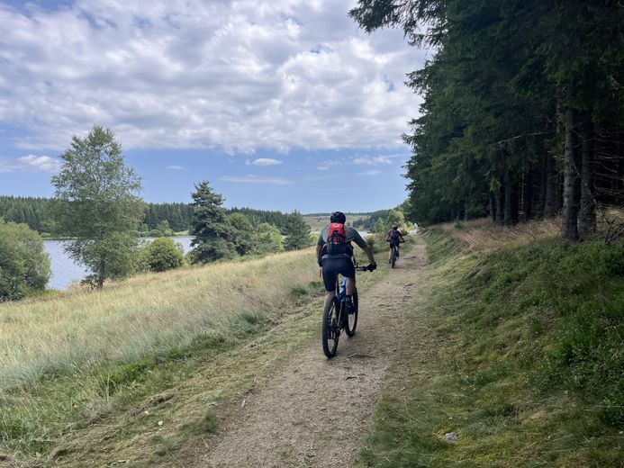 The must-see summer walks in Lozère: Lake Charpal on the Palais-du-Roi plateau