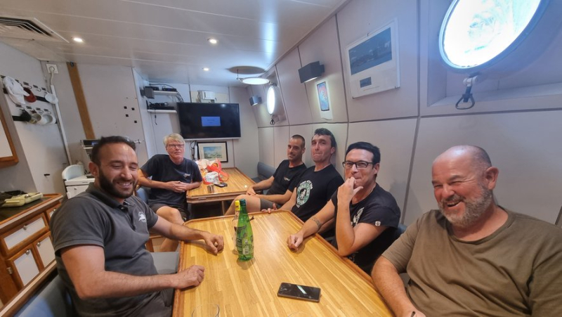 Who are these scientists who are boarding the Ifremer oceanographic vessel from Sète ?