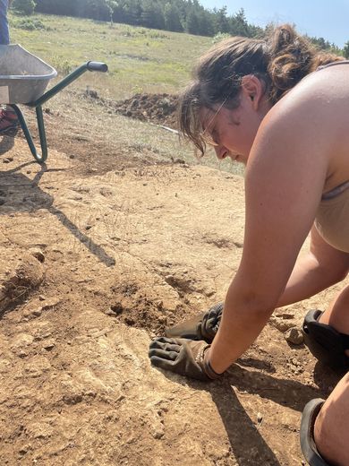 New dinosaur footprints discovered in Saint-Laurent-de-Trèves, a team of excavators is on site