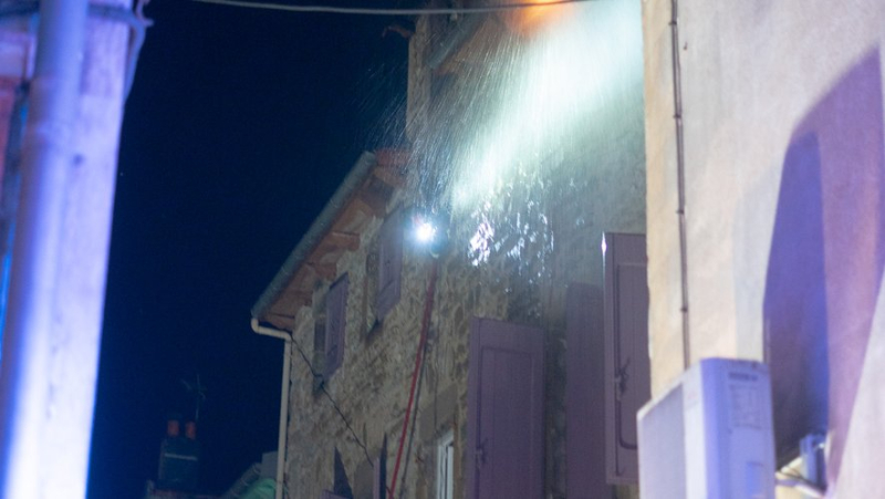 Building ravaged by fire in downtown Millau, 23 people evacuated