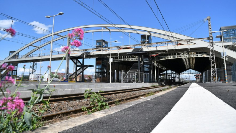 The SNCF footbridge at Sète station will not be in service before the end of August 2024