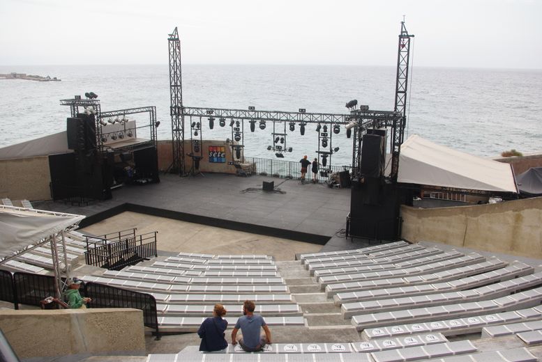 A destroyed fort that became a hospice, before welcoming Claude François and Ray Charles: the crazy story of the Théâtre de la Mer in Sète