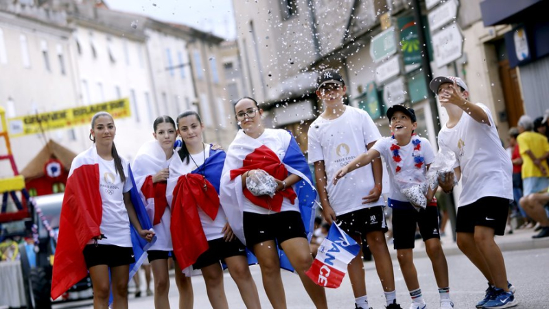 A delighted crowd keeps the flame of the flower parade tradition alive