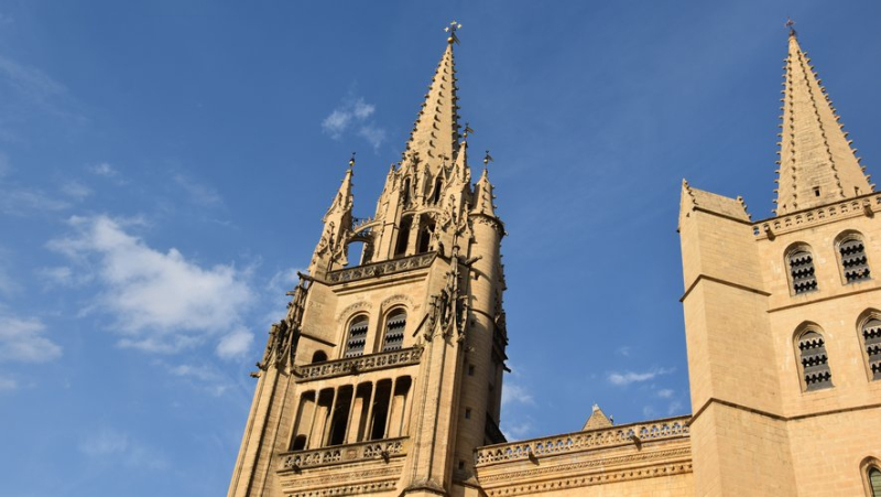 Guided tour of the cathedral bell tower all summer long: Mende legends told and sumptuous views guaranteed