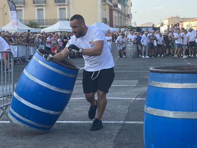 Saint-Louis Festival in Sète: the barrel rolling competition between sharing and good laughter