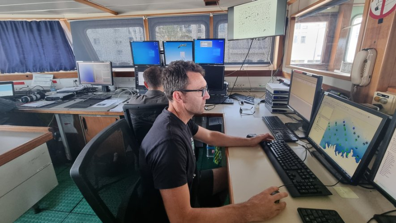 Who are these scientists who are boarding the Ifremer oceanographic vessel from Sète ?