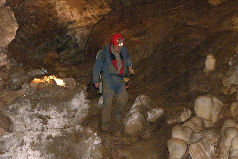 Michel Siffre, le spéléologue qui avait passé 69 jours dans la grotte de Clamouse près de Montpellier, est mort à l'âge de 85 ans