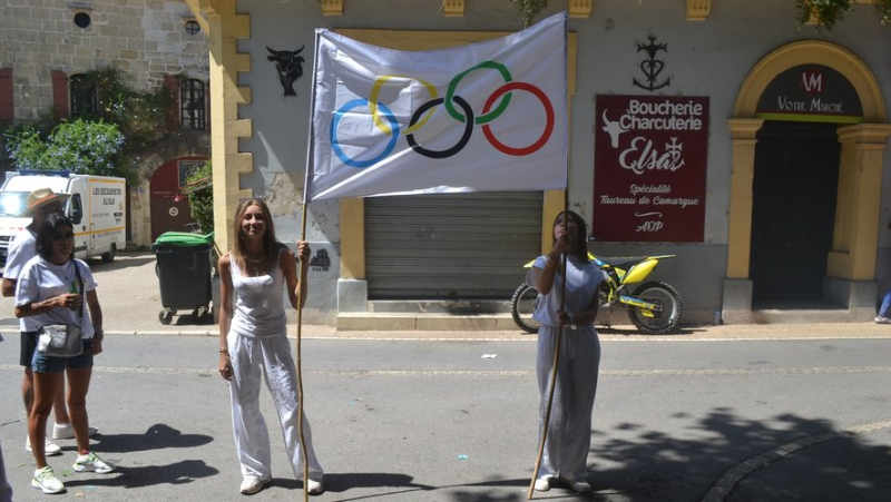 EN IMAGES. Léon Marchand, Arielle Dombasle... une parodie déjantée des JO de Paris 2024 à la fête votive du Cailar