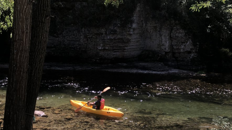 Visit the surroundings of Millau differently: along the water with a canoe on the Dourbie