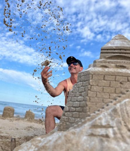 À Marseillan, un concours de château de sable pour "être mieux dans sa peau"