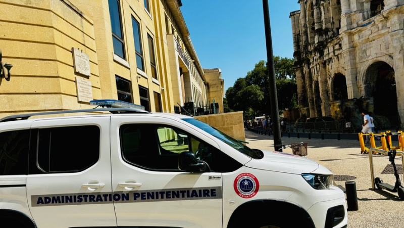 A Marseille Thai boxing champion is on trial for hitting a Nîmes resident who jumped out of a window and was seriously injured.