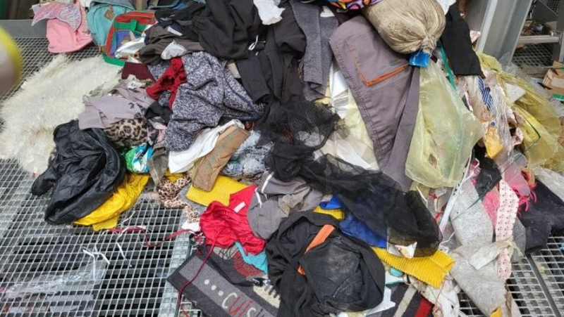 When clothes block the machines at the Millau sorting center