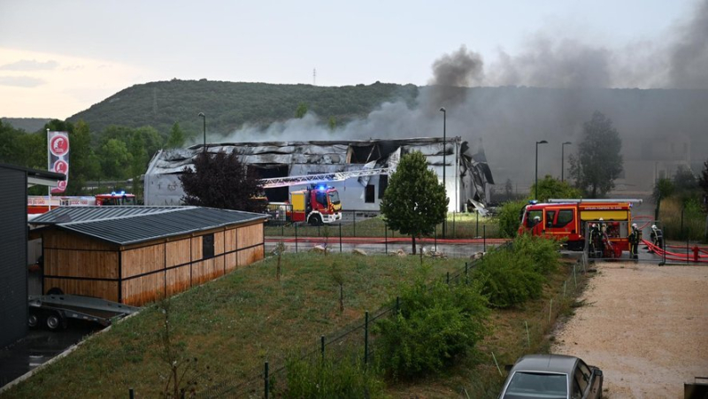 Incendie dans une entreprise de bureautique  à Lussan : vaste dispositif d'extinction