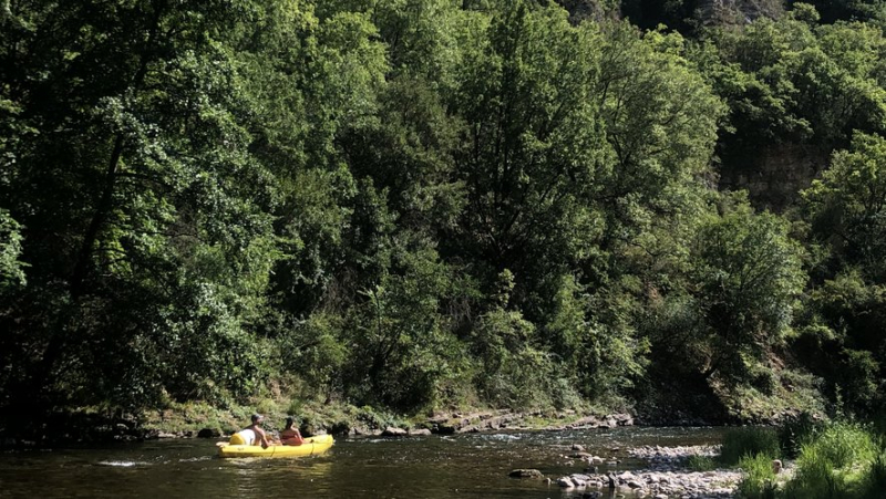 Visit the surroundings of Millau differently: along the water with a canoe on the Dourbie