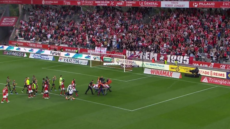 Ligue 1: hit in the head during a duel, Lille&#39;s Angel Gomes loses consciousness before being evacuated on a stretcher more than 25 minutes later