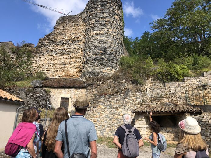 Guided tour of Compeyre by a local: an extraordinary journey into the past