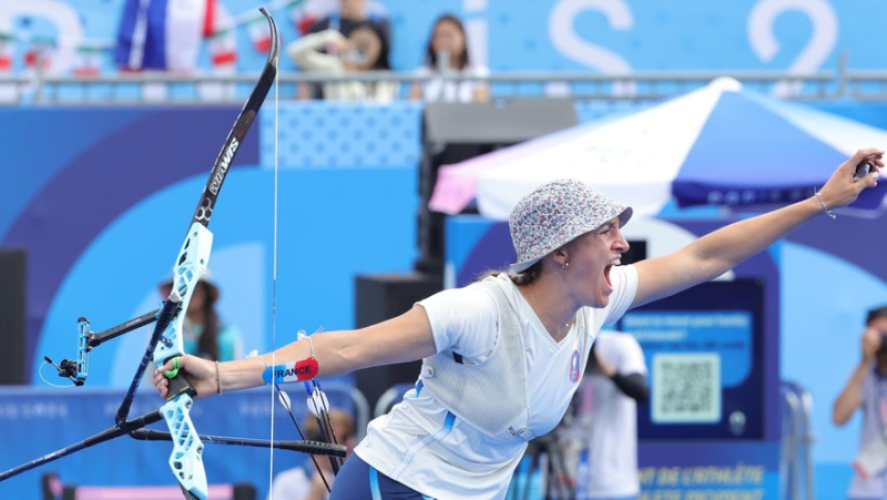 VIDEO. Paris 2024 Olympics: Almost eliminated, French archer Lisa Barbelin takes advantage of her opponent&#39;s huge miss to advance to the semi-finals