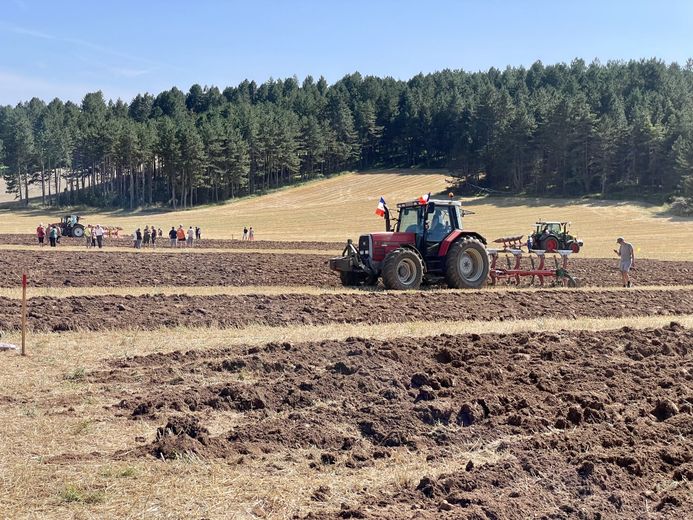 La foule des grands jours pour la vingt-septième Fête de la terre sur le causse de Mende