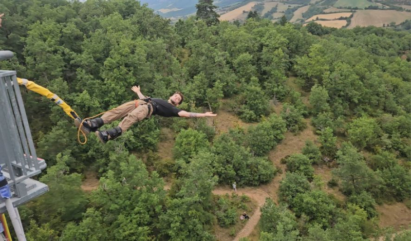 Faire le plein d’adrénaline avec un saut à l’élastique de 50 m sur le viaduc de Sainte-Eulalie-de-Cernon