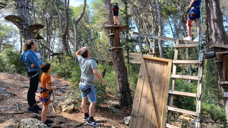 Tarzan jump, aerial skateboarding and rope bridges… acrobatics in the heart of the acrobats’ forest in Montagnac