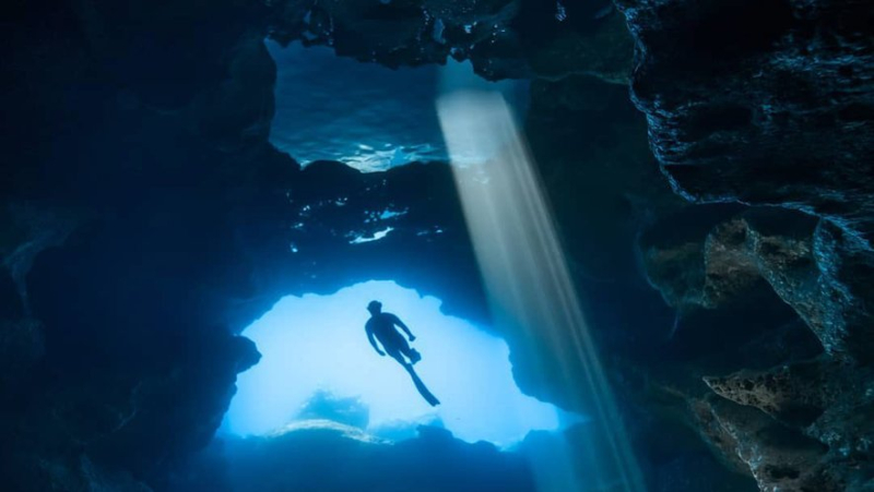 "Our life is hanging on safety," confides a freediver after fainting