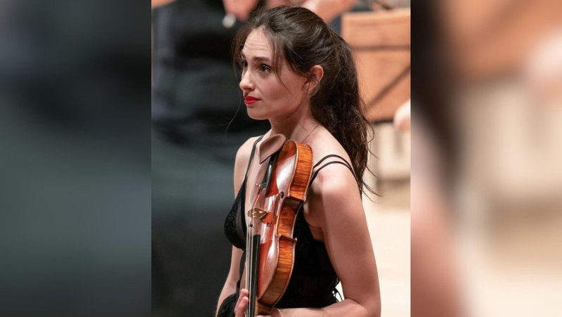 She misses her plane by a centimeter: a violinist refused boarding because her instrument protrudes into the cabin baggage