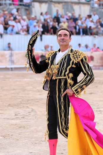 Arles Fair: Legendary Enrique Ponce&#39;s Successful Farewell in Triumph with Castella