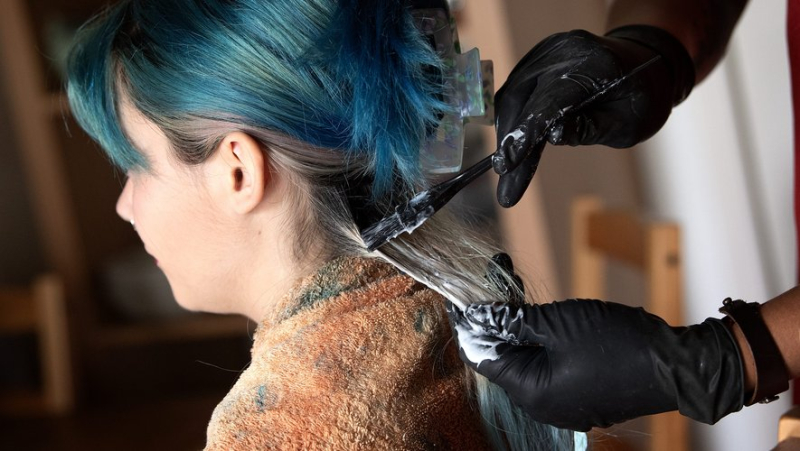 She loses her sight with her hair dye: Woman nearly goes blind after using hair product