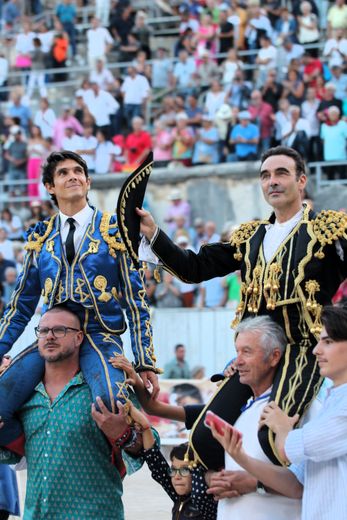 Arles Fair: Legendary Enrique Ponce&#39;s Successful Farewell in Triumph with Castella