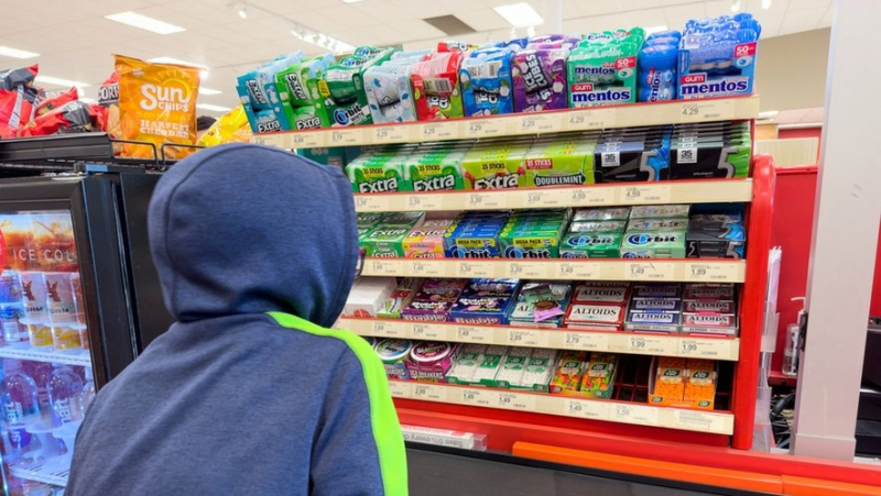 Ferrero, Haribo, M&M’s, Twix, Snickers... UFC-Que Choisir warns of the return of sweets and junk food to supermarket checkouts