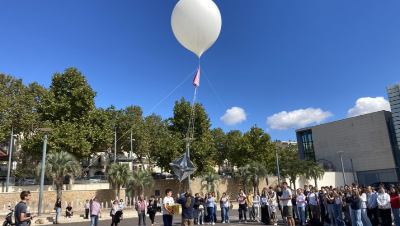 La Trinité high school in Béziers releases a weather balloon with various sensors at an altitude of 30,000 m