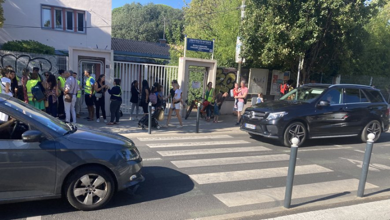 "La vie d'un enfant vaut plus qu'arriver en retard au boulot" : un élève de maternelle renversé par une voiture devant son école à Montpellier