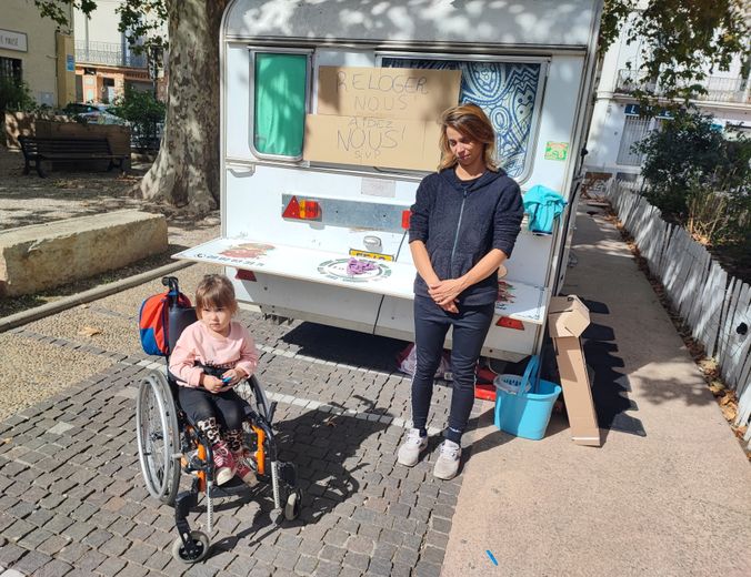 Lodève: to protect her daughter, Laurie moves with her children into a caravan in the city center